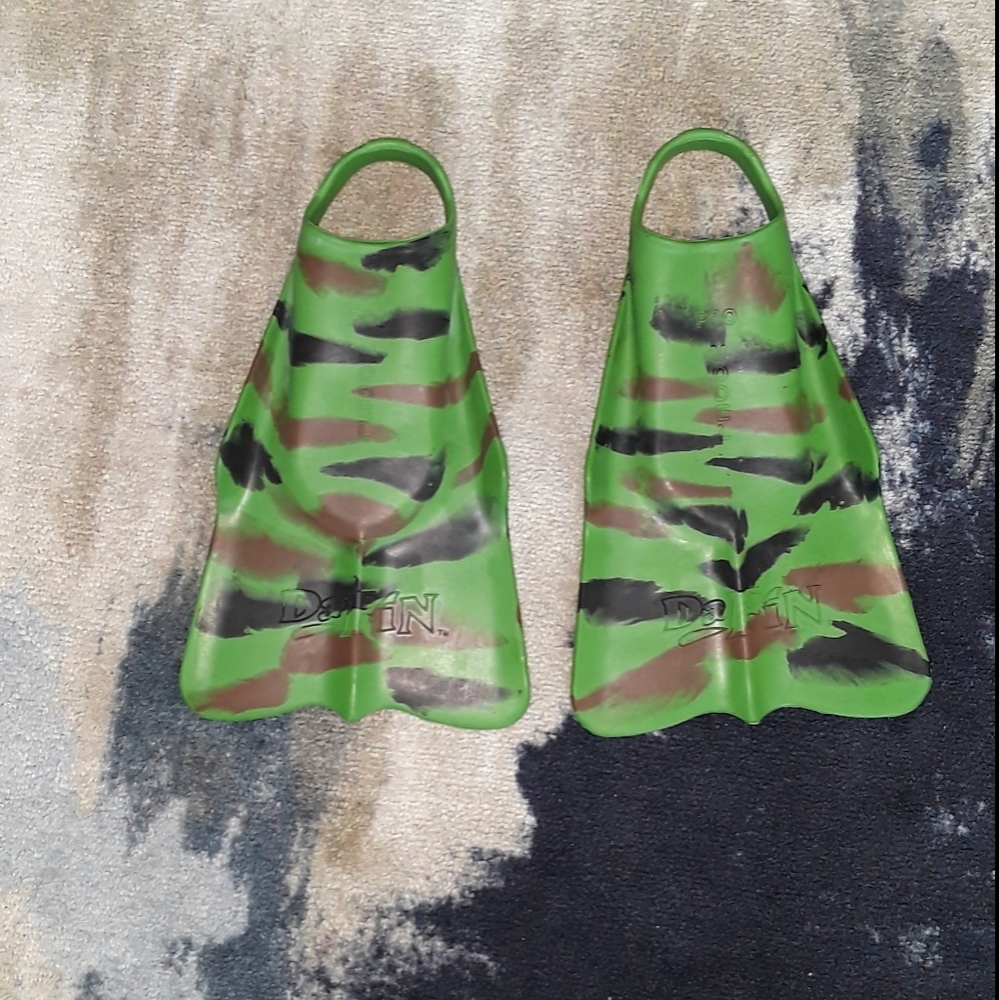 Swimming fins
